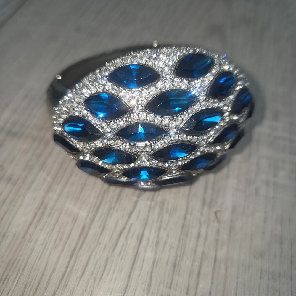 Elegant Blue and Silver Women's Bracelet